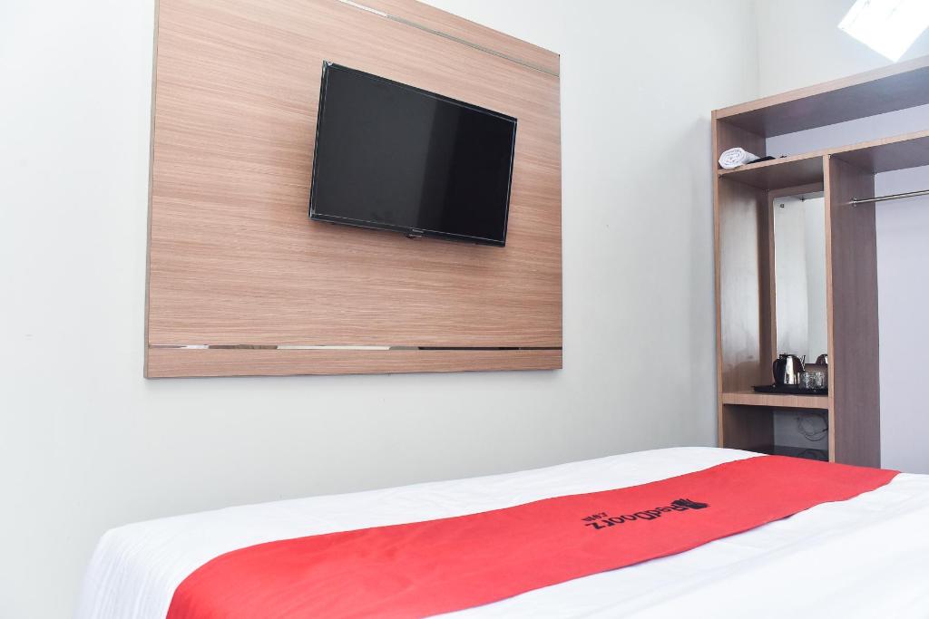 RedDoorz Plus near Malang Town Square 30/50