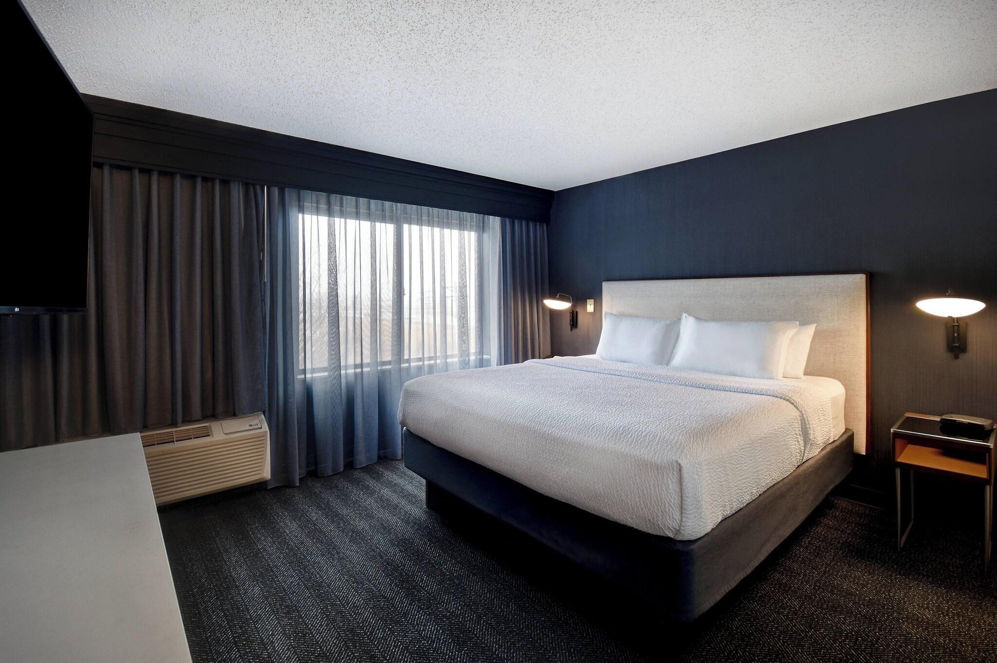 Suite, King Bed