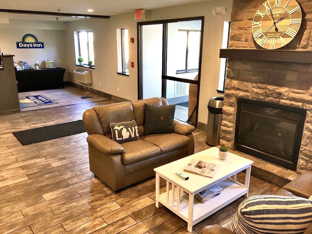 Days Inn Suites By Wyndham Traverse City 30/50