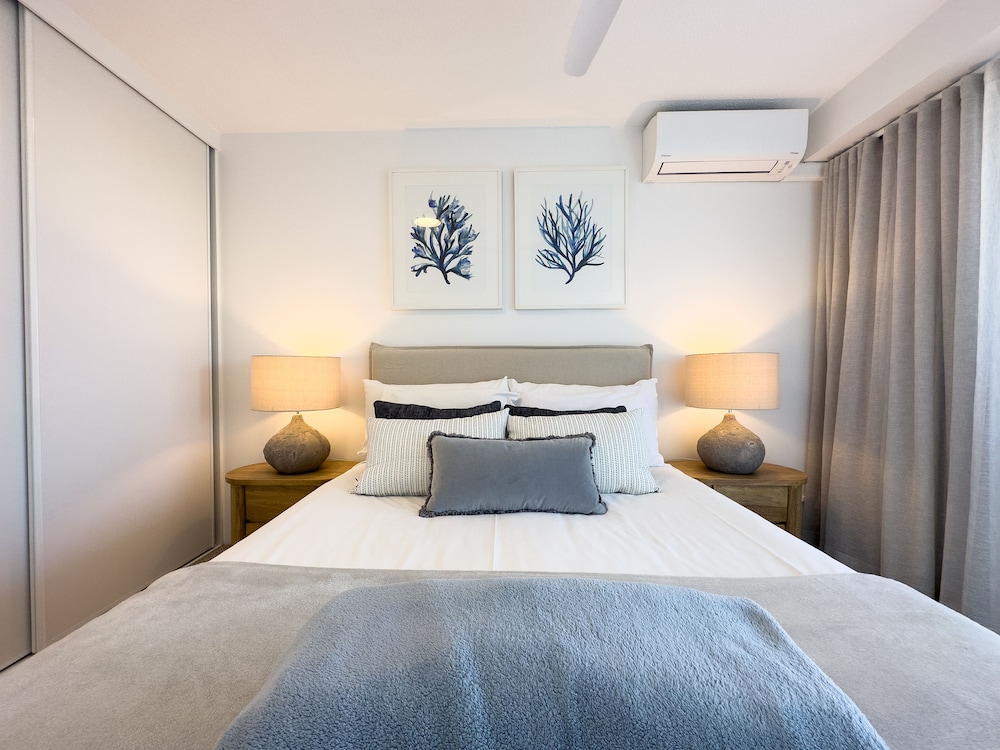 2 BEDROOMS, SUPERIOR, WATER FRONT