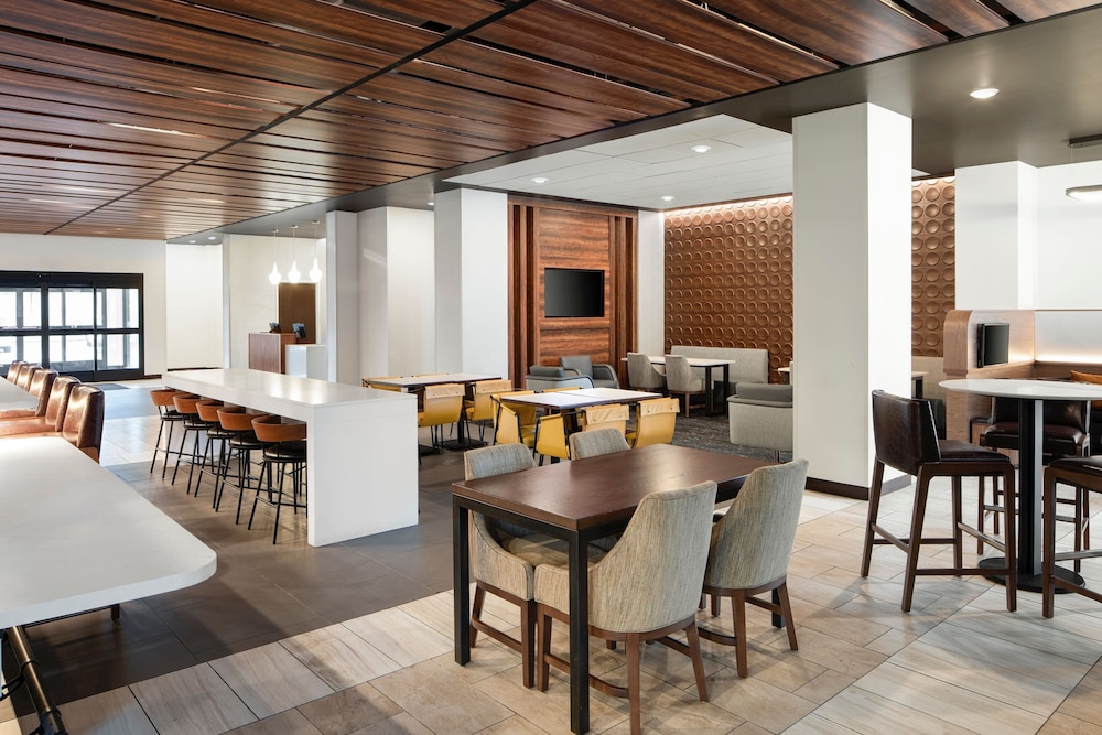 Courtyard by Marriott Seattle SeaTac Airport 29/49