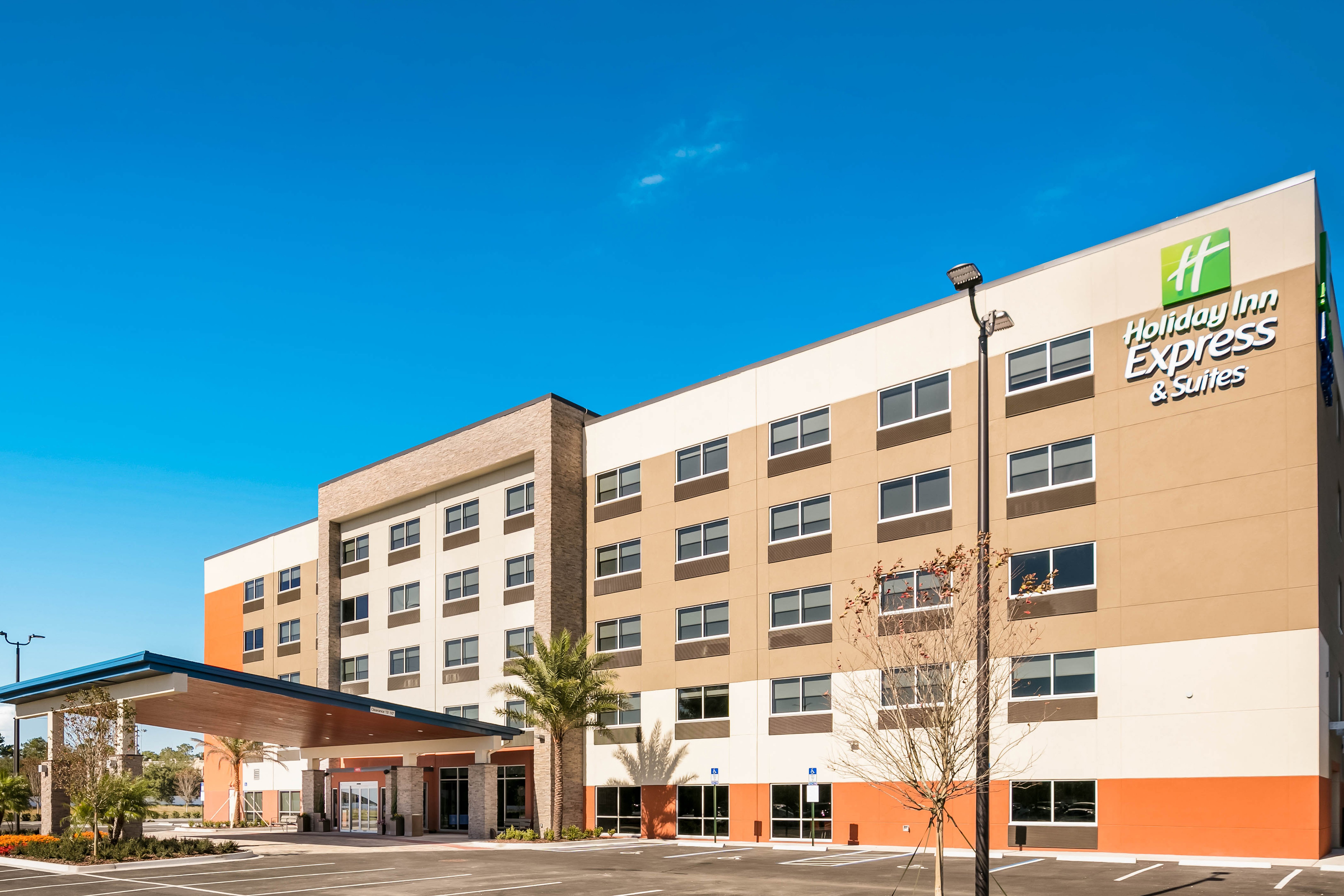 Holiday Inn Express Suites Jacksonville Town Center 4/46