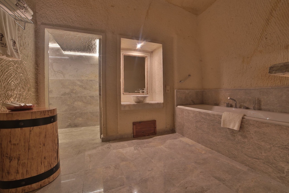 Taru Cave Suites 22/50