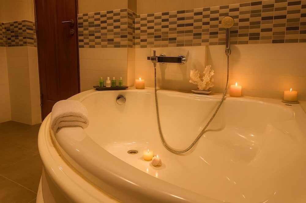 Unique Towers Luxury Boutique Suites 34/76