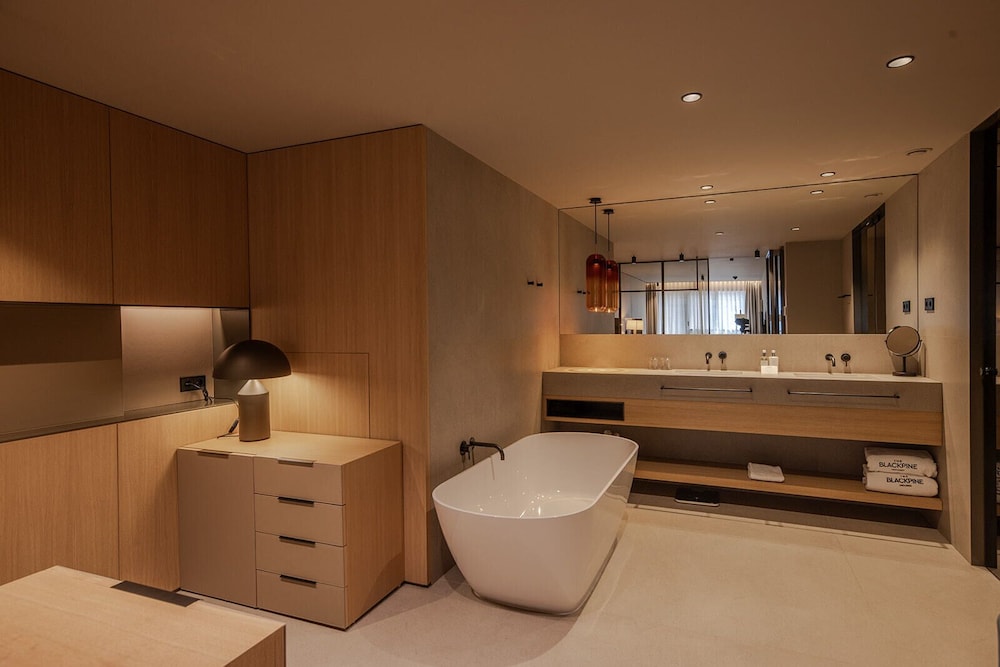 The Blackpine Hotel, Small Luxury Hotels 43/46