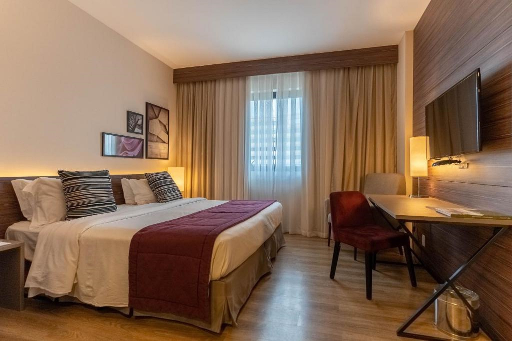 Deluxe, Double Bed