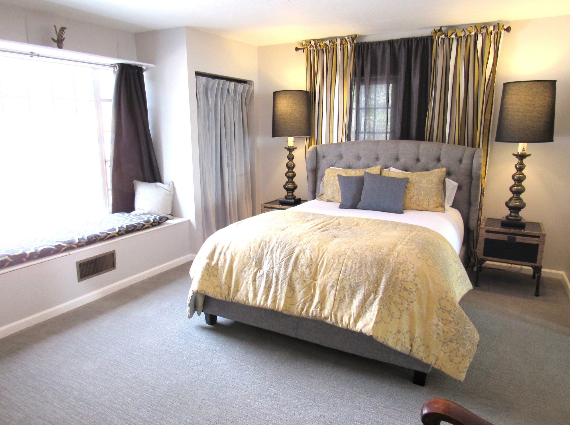 PREMIUM, SUITE, KING BED, MOUNTAIN VIEW, PATIO