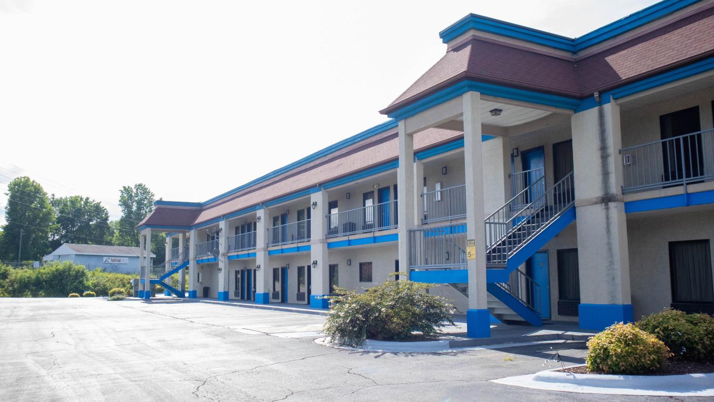 DAYS INN YANCEYVILLE 5/32