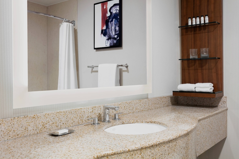 Delta Hotels by Marriott Burlington 9/42