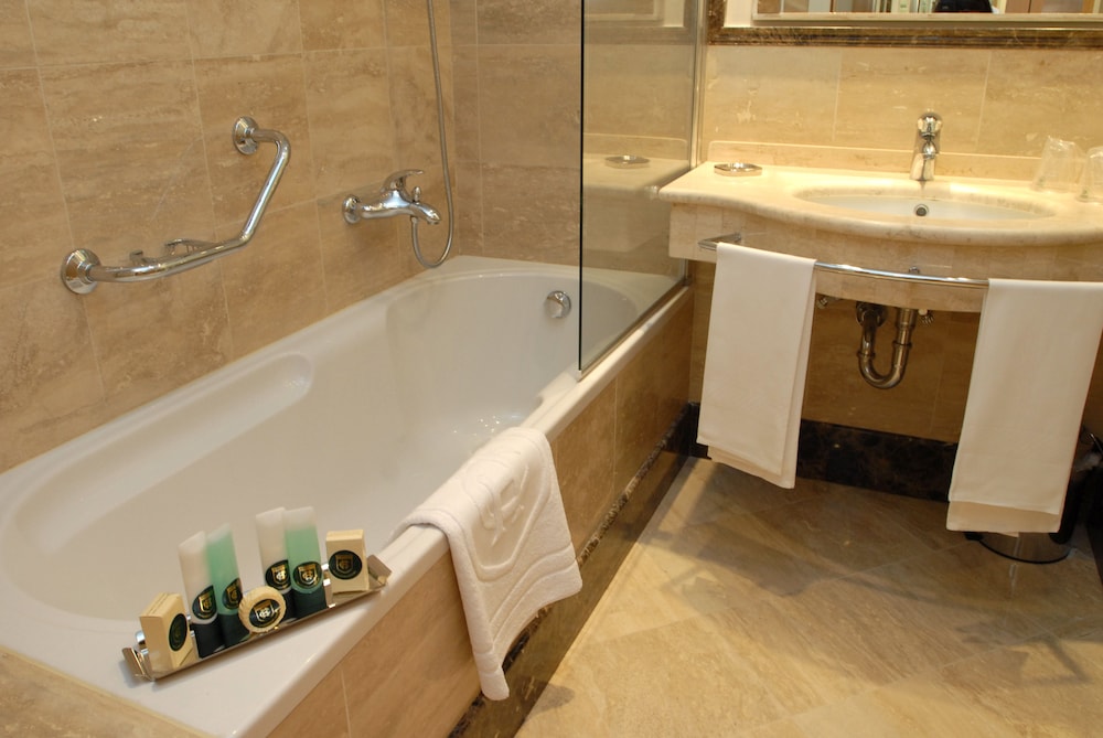 Grand Hotel Duca Di Mantova 18/36