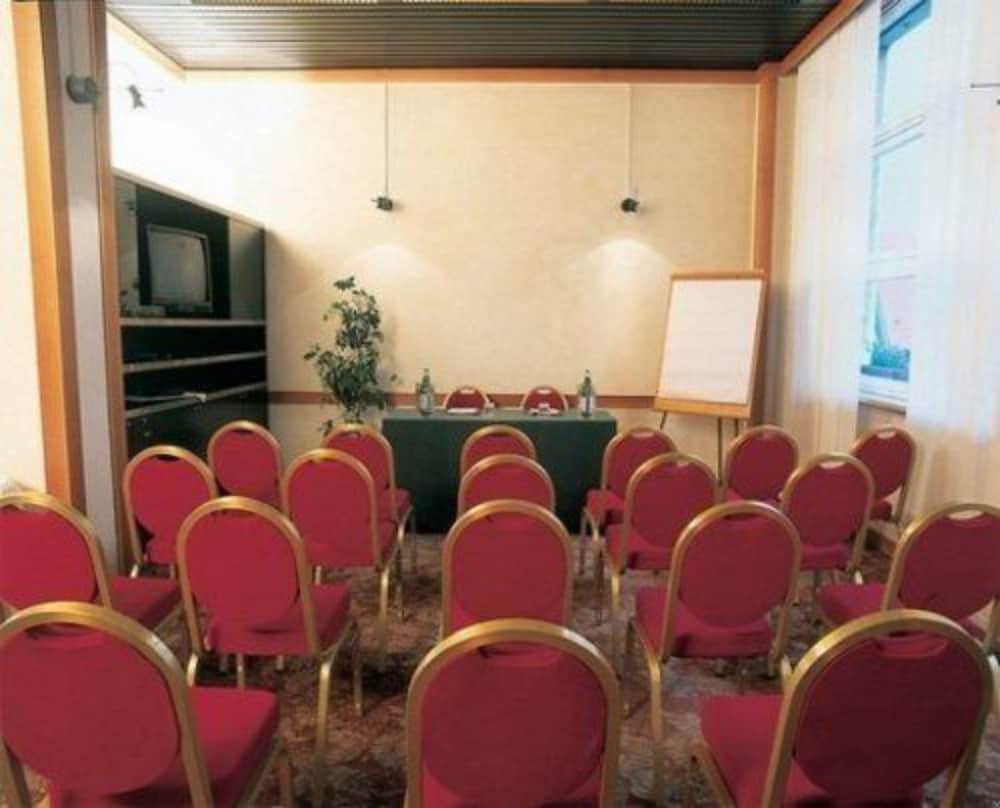 Sant Ambroeus Hotel 45/57