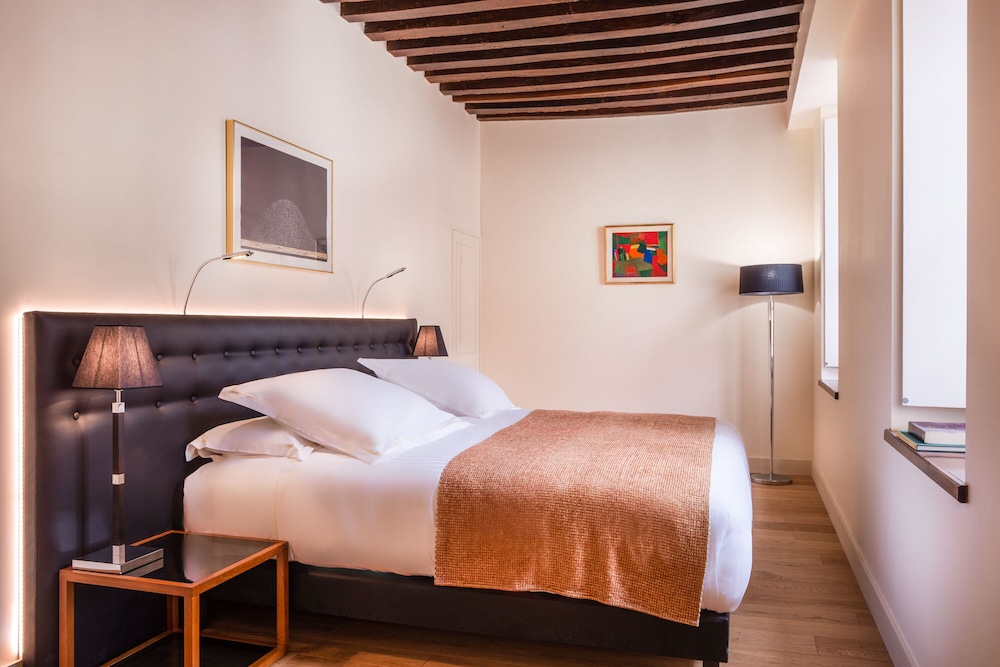 LUXURY, SUITE