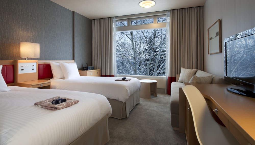 ROOM, TWIN BEDS
