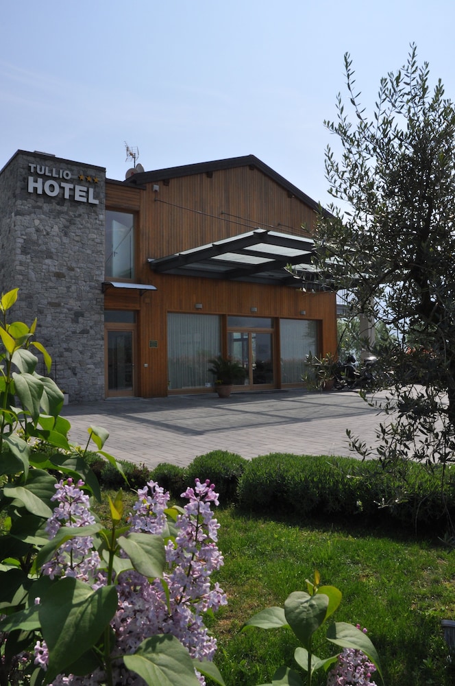 Tullio Hotel 6/47