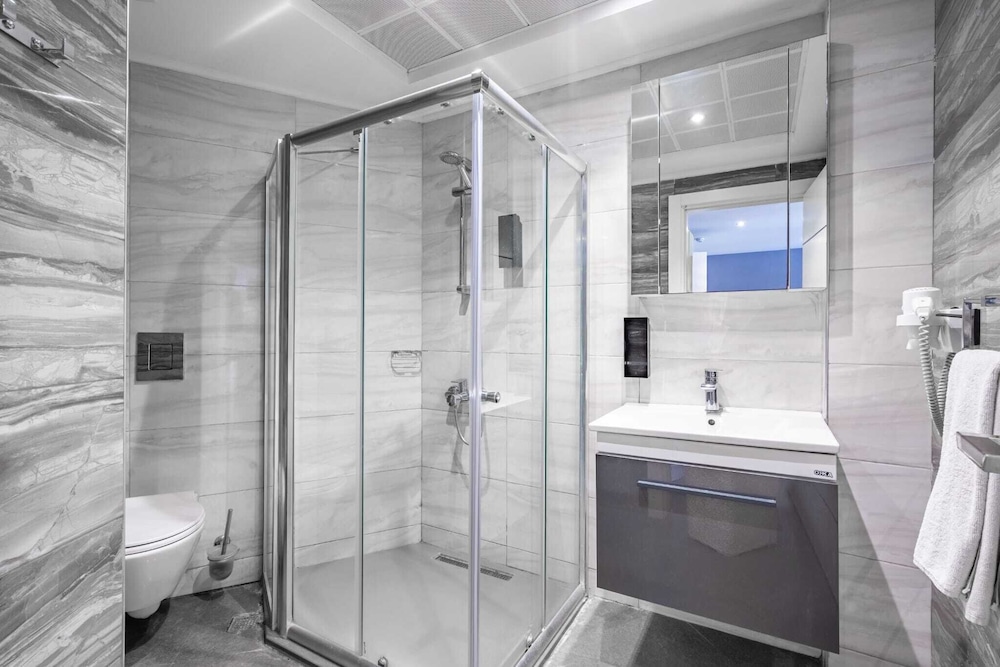 Bmk Suites And Apartments 42/50