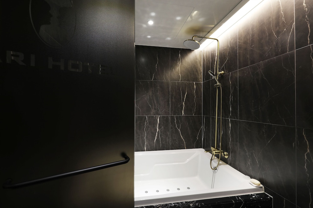 Mari Hotel 48/50