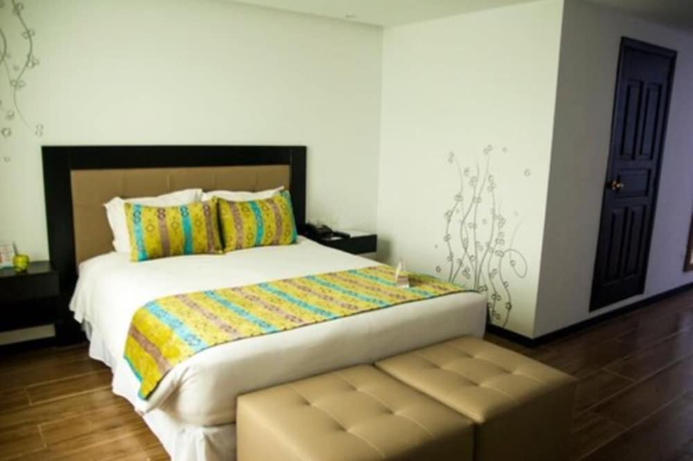 Hotel Embassy 24/57