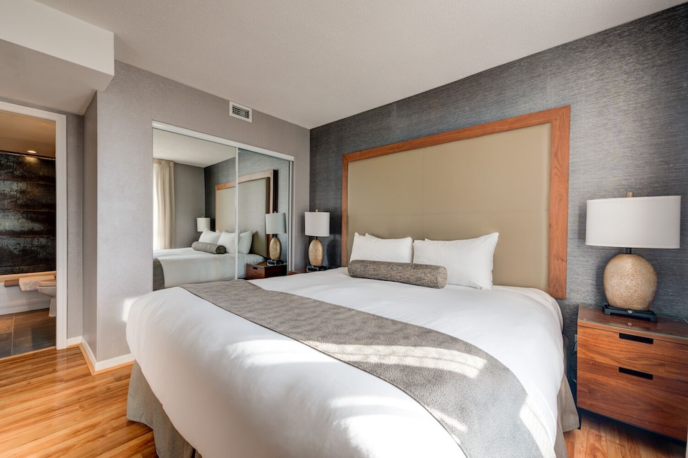 Carmana Hotel and Suites 14/39