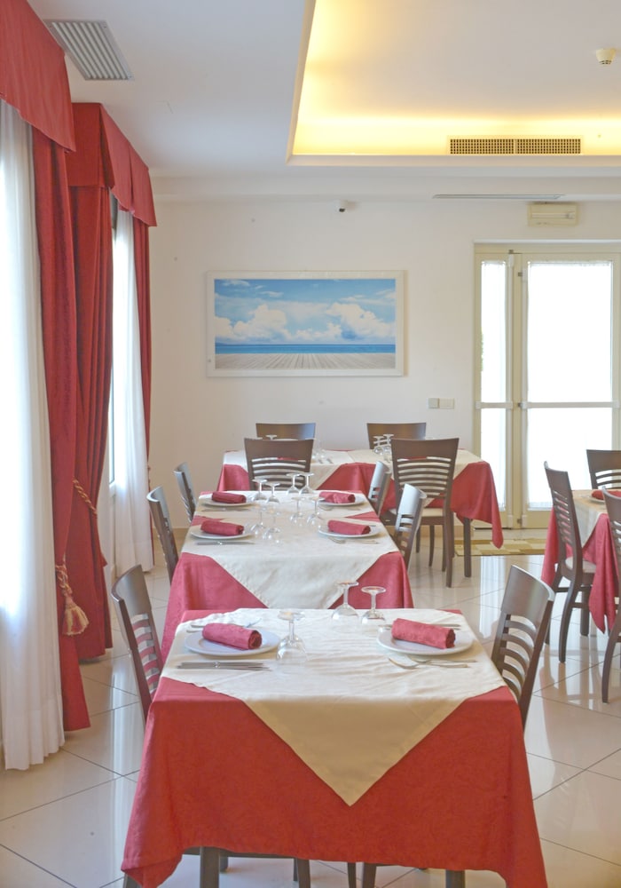 Pigalle Hotel 39/64