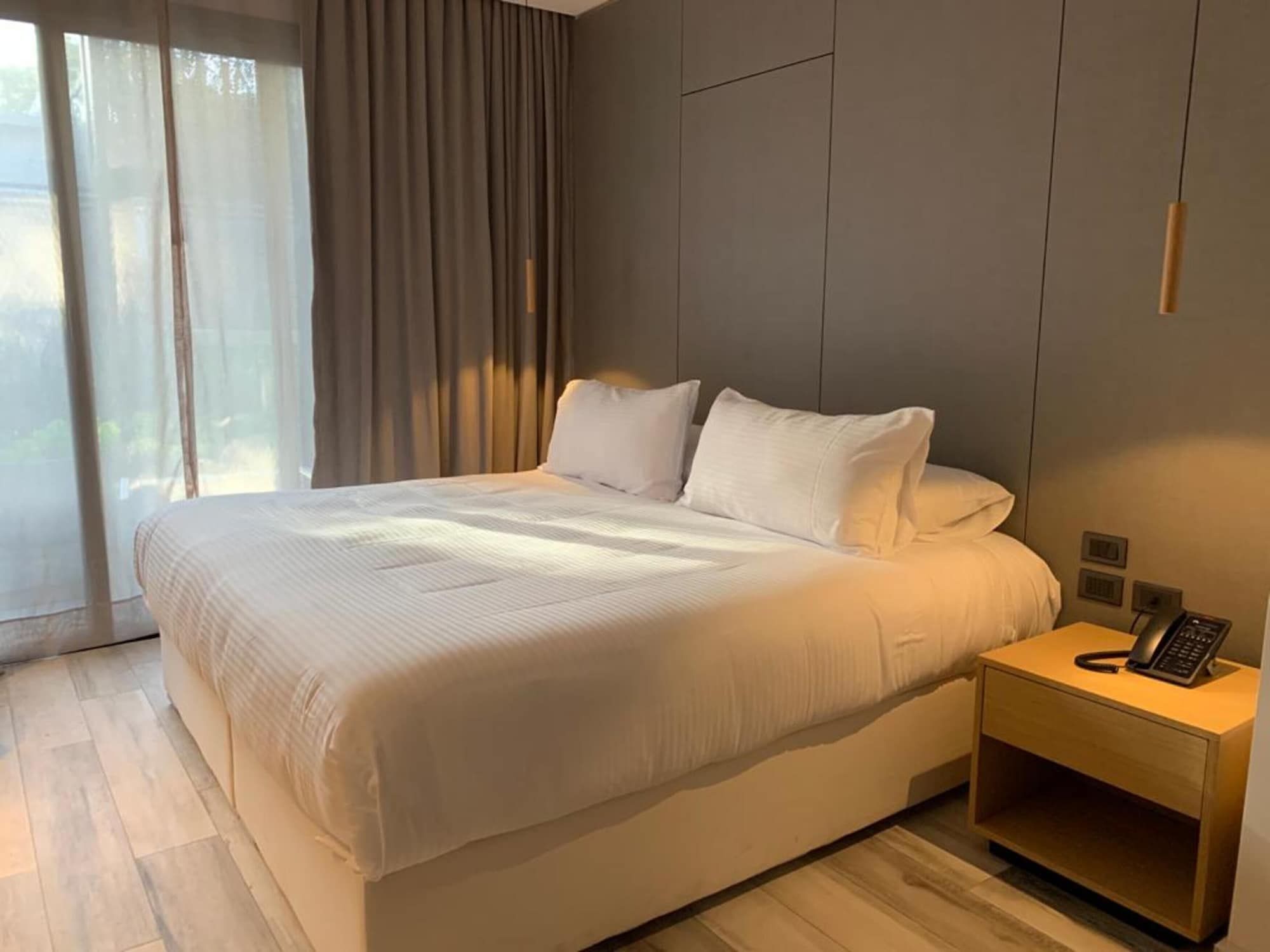 STUDIO, SUITE, HOT TUB