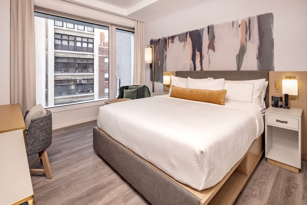PREMIER, STUDIO, KING BED