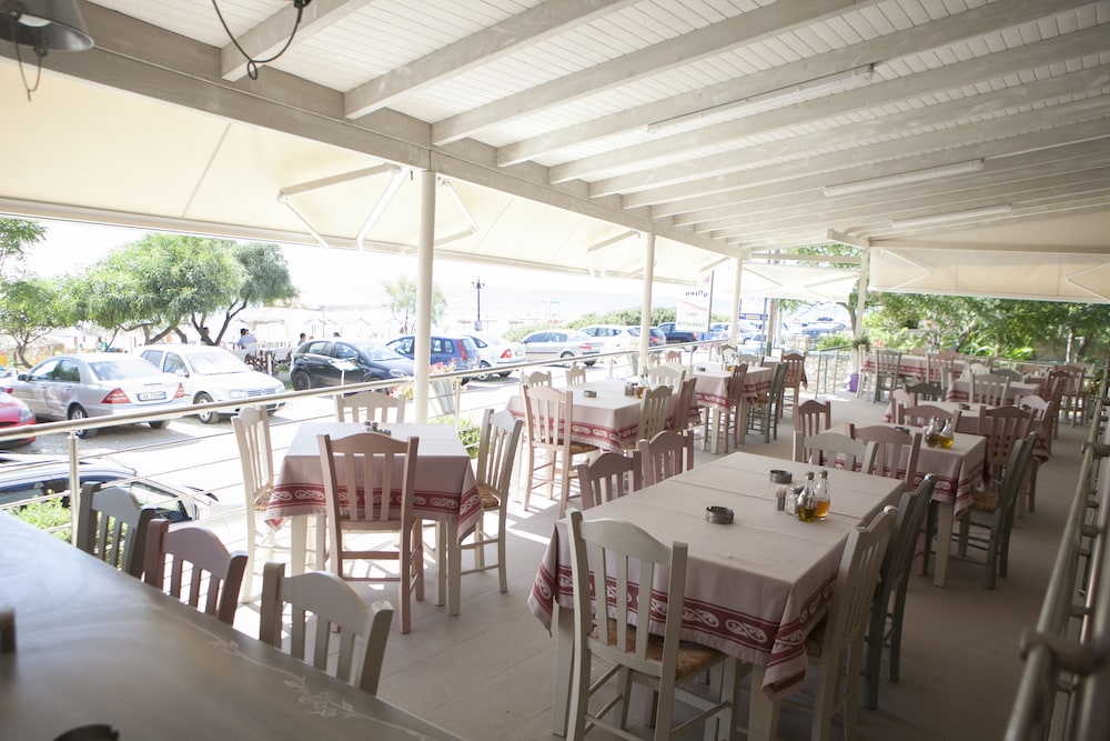 Loukas Hotel &amp; Apartments 35/50