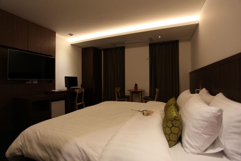 R.Lee Suite Hotel Ganseok 10/31