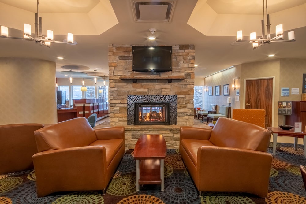 Holiday Inn Express Hotel And Suites Pittsburgh Airport 40/64