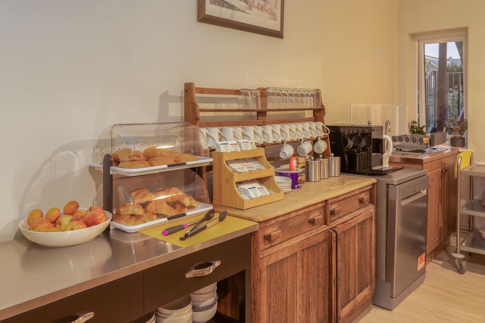 OYO Ricky Road Guest House - Budget 48/59