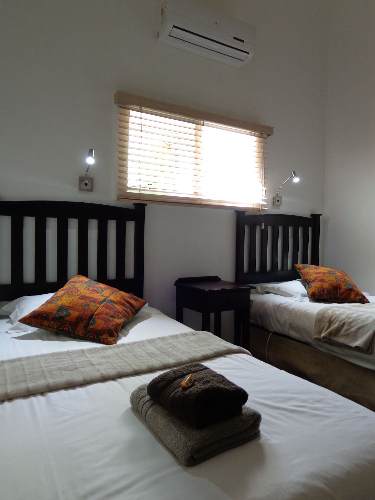 LUXURY, KING BED