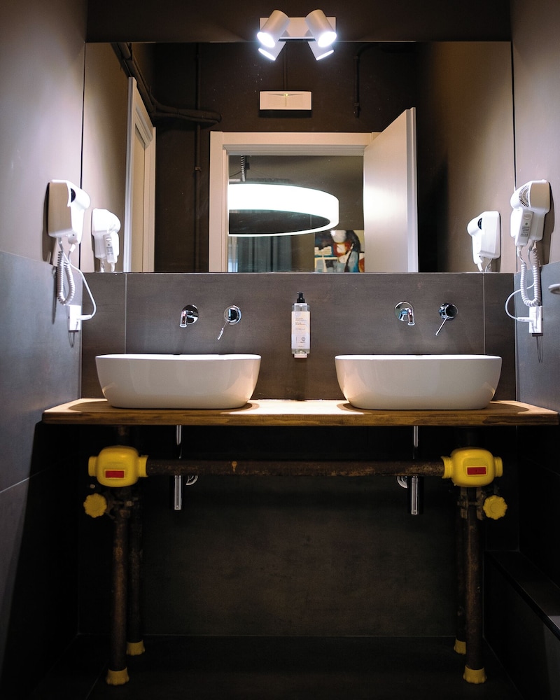 Hostelo Luxury Hostel 64/64