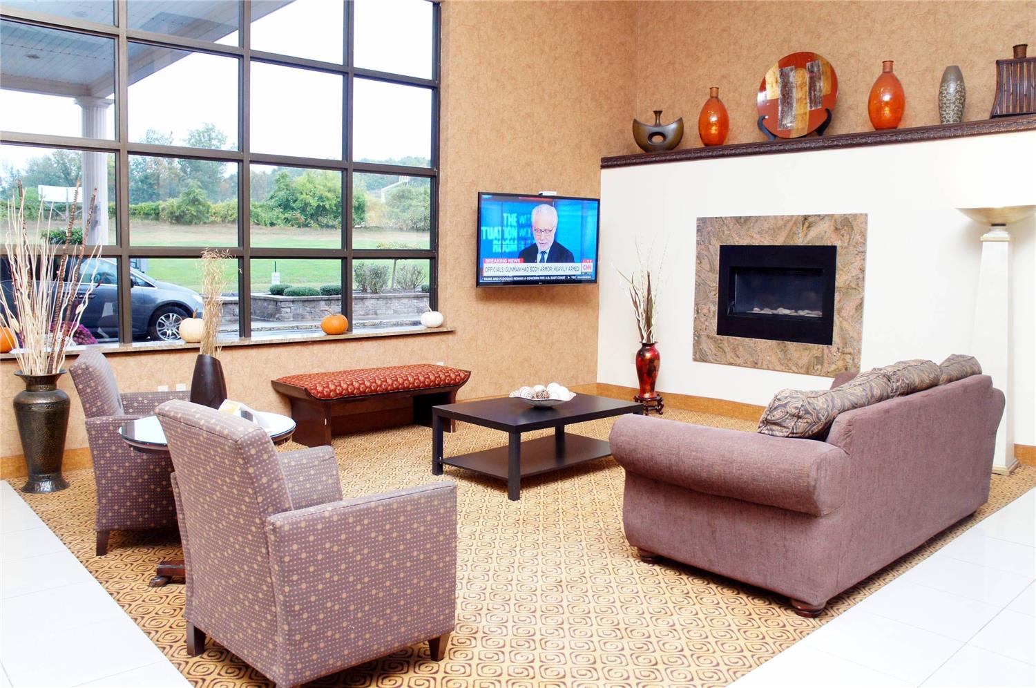 Rodeway Inn & Suites East Windsor CT 20/44