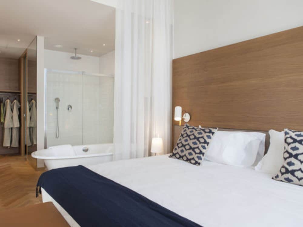suite, lake view