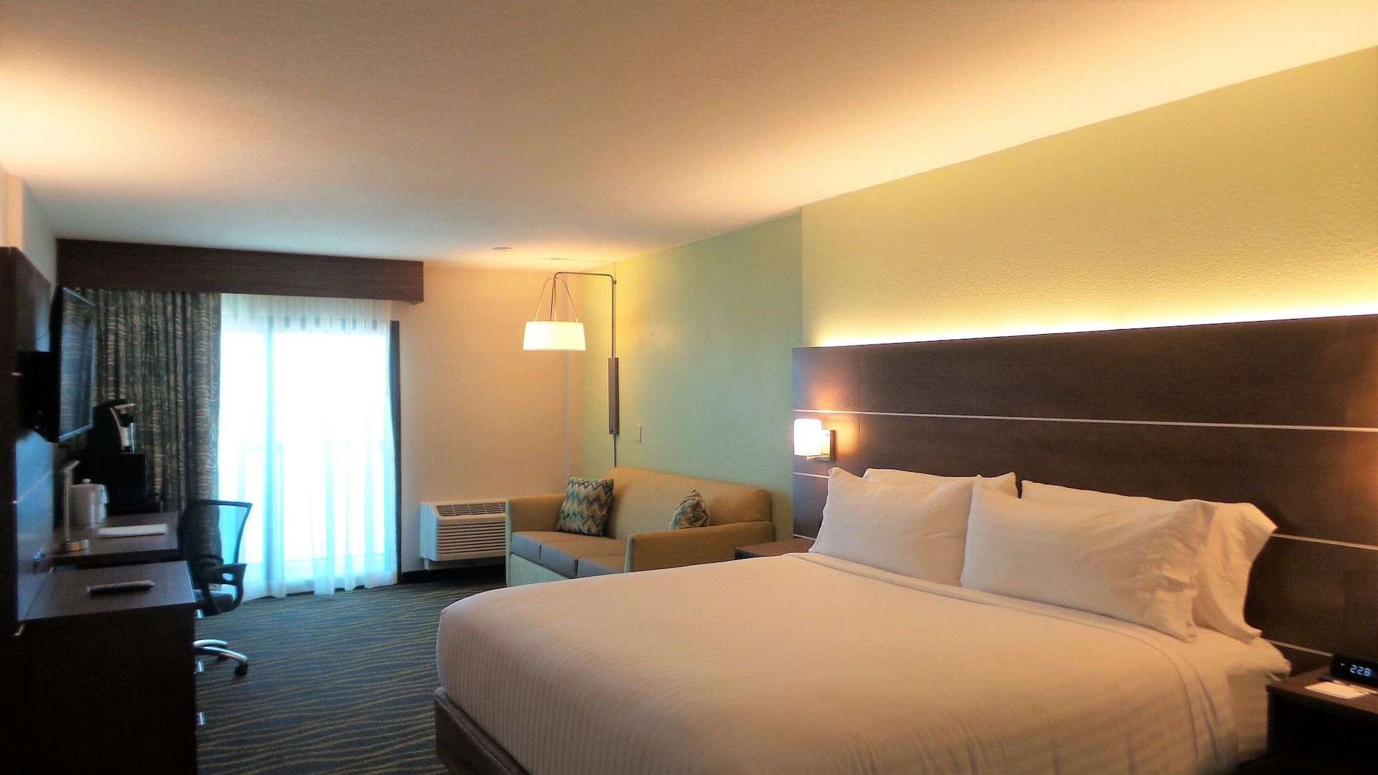 Standard, King Bed, Ocean Front, Sofa, High Floor