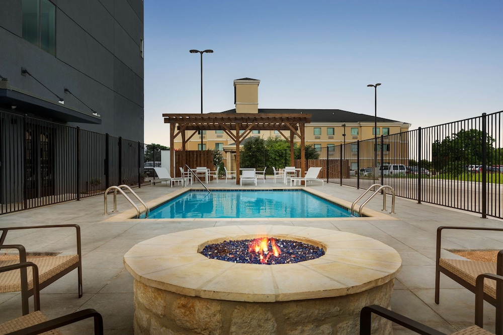 Country Inn & Suites by Radisson, New Braunfels, TX 3/27