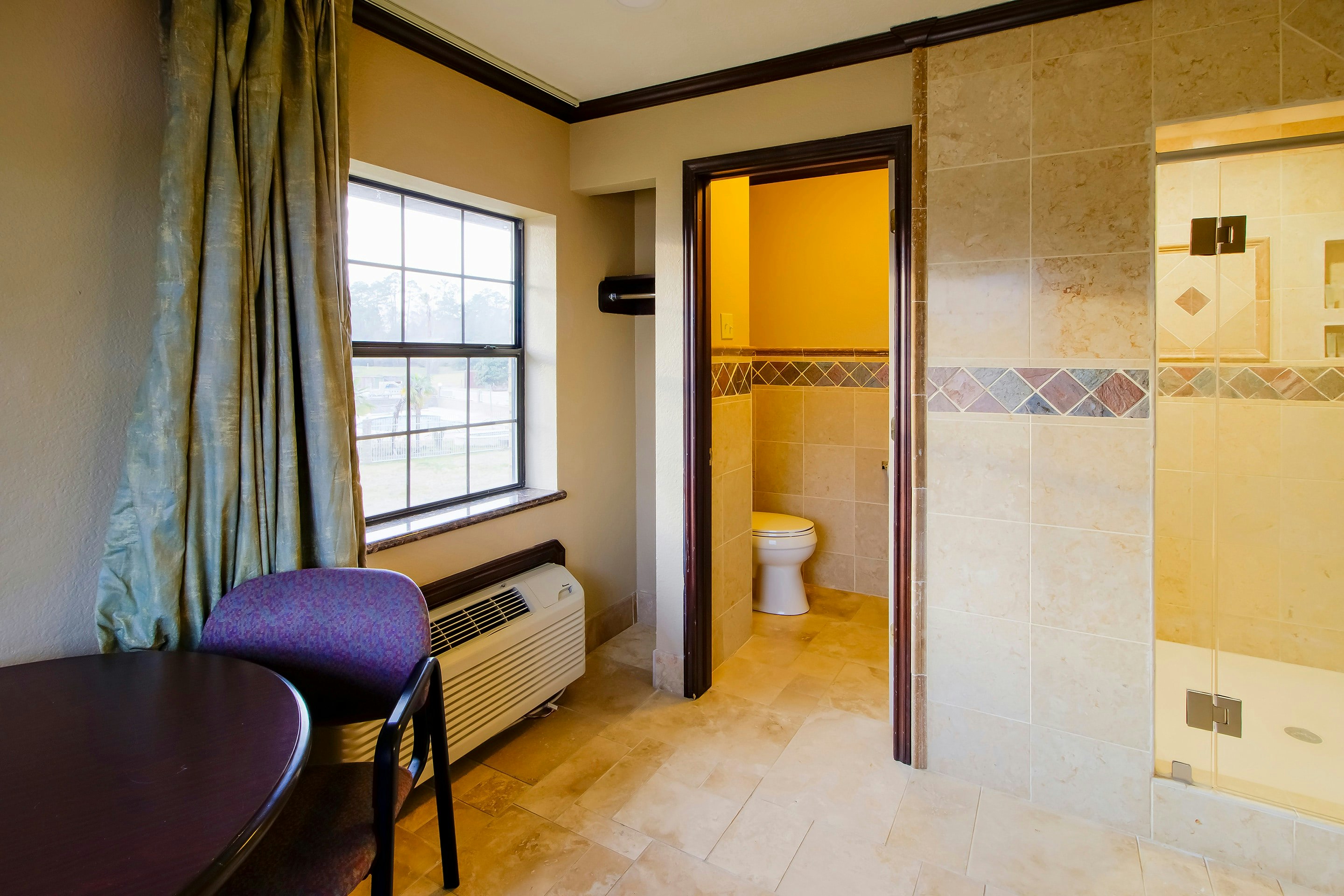 OYO Pinewood Inn & Suites Silsbee 8/20
