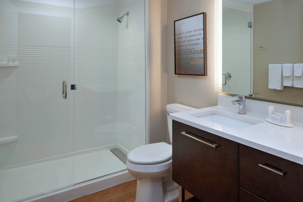 غرفة بسرير كينج مع أريكة لذوي الإعاقة، Towneplace Suites Richmond 2/2