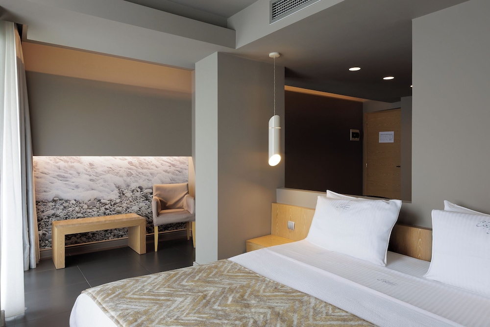 Elysion Hotel 8/43