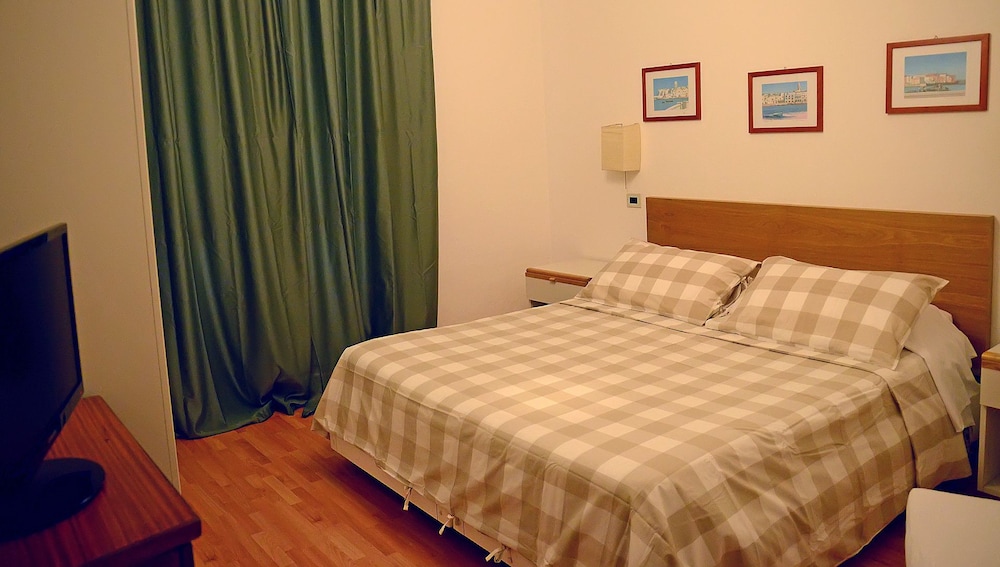 Hotel Kinda 15/50