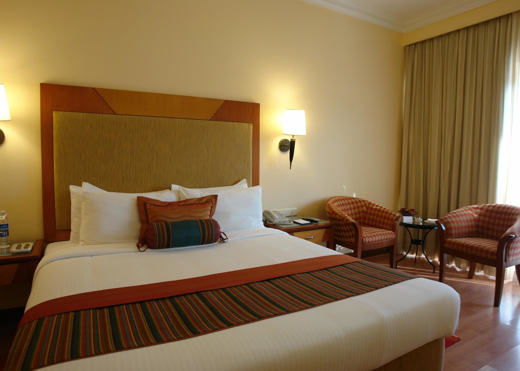 CLUB, EXECUTIVE, QUEEN BED