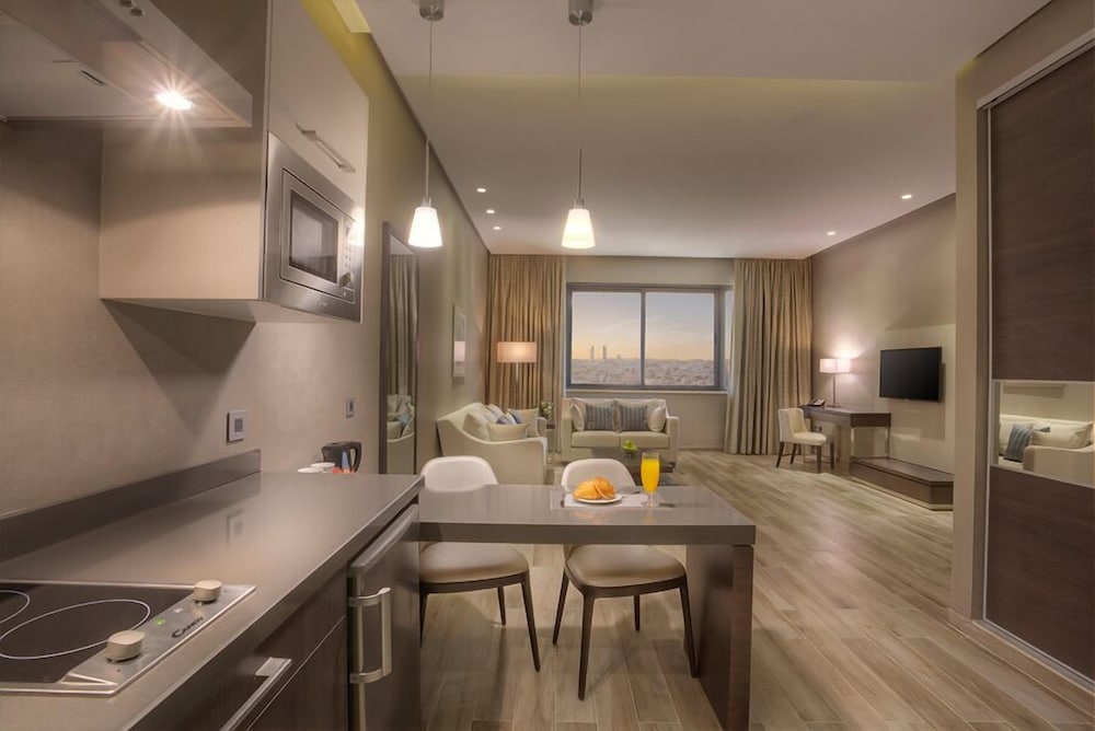 The House Boutique Suites 39/68