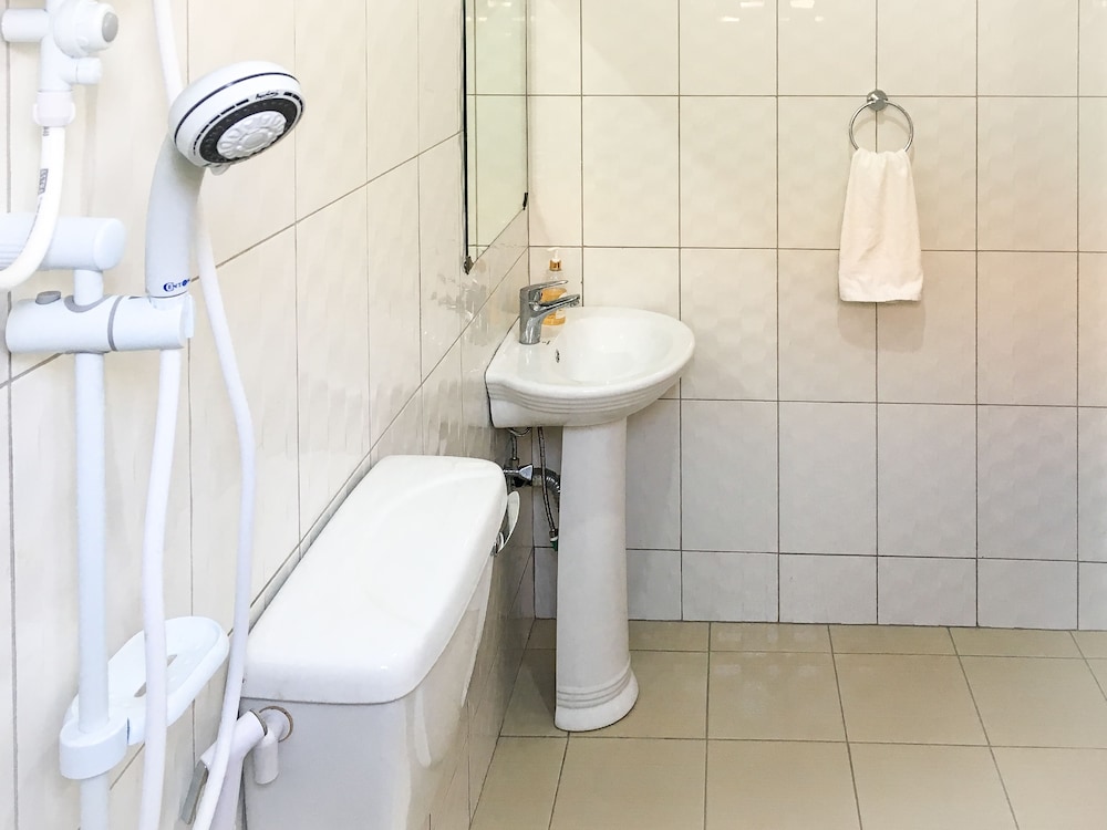 FAMILY, QUADRUPLE, MULTIPLE BEDS, PRIVATE BATHROOM, GROUND FLOOR