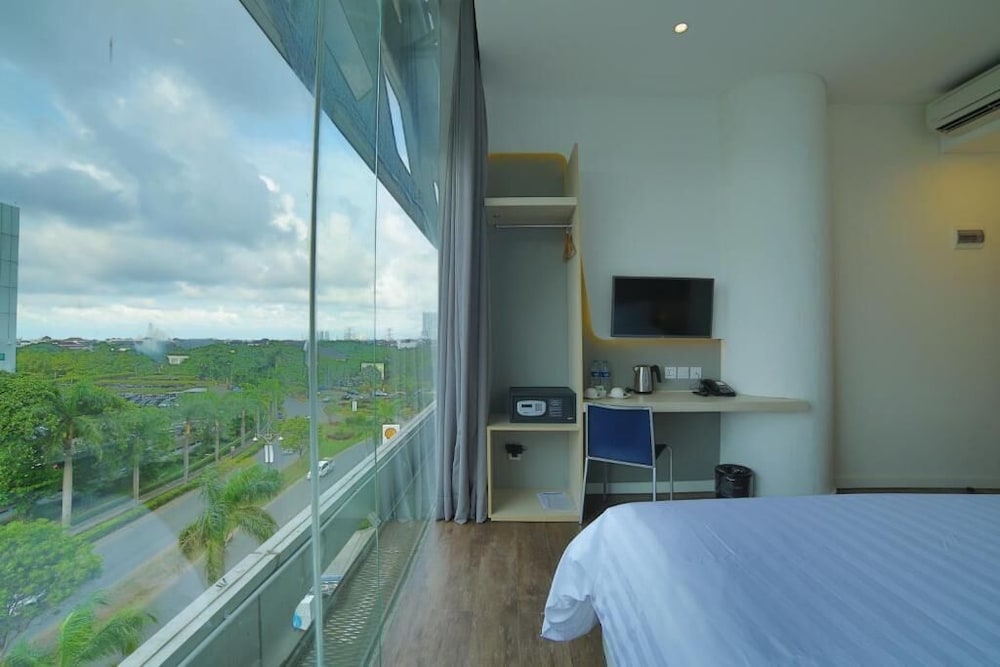 Ozone Hotel Pantai Indah Kapuk 15/25