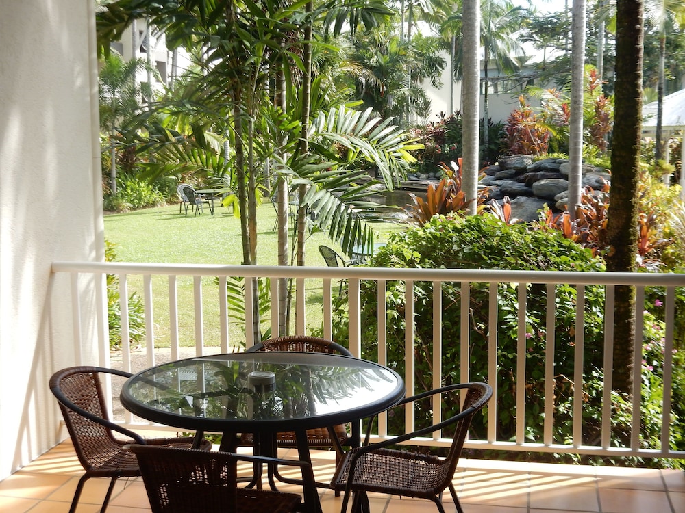 Coral Sands Beachfront Resort 10/59