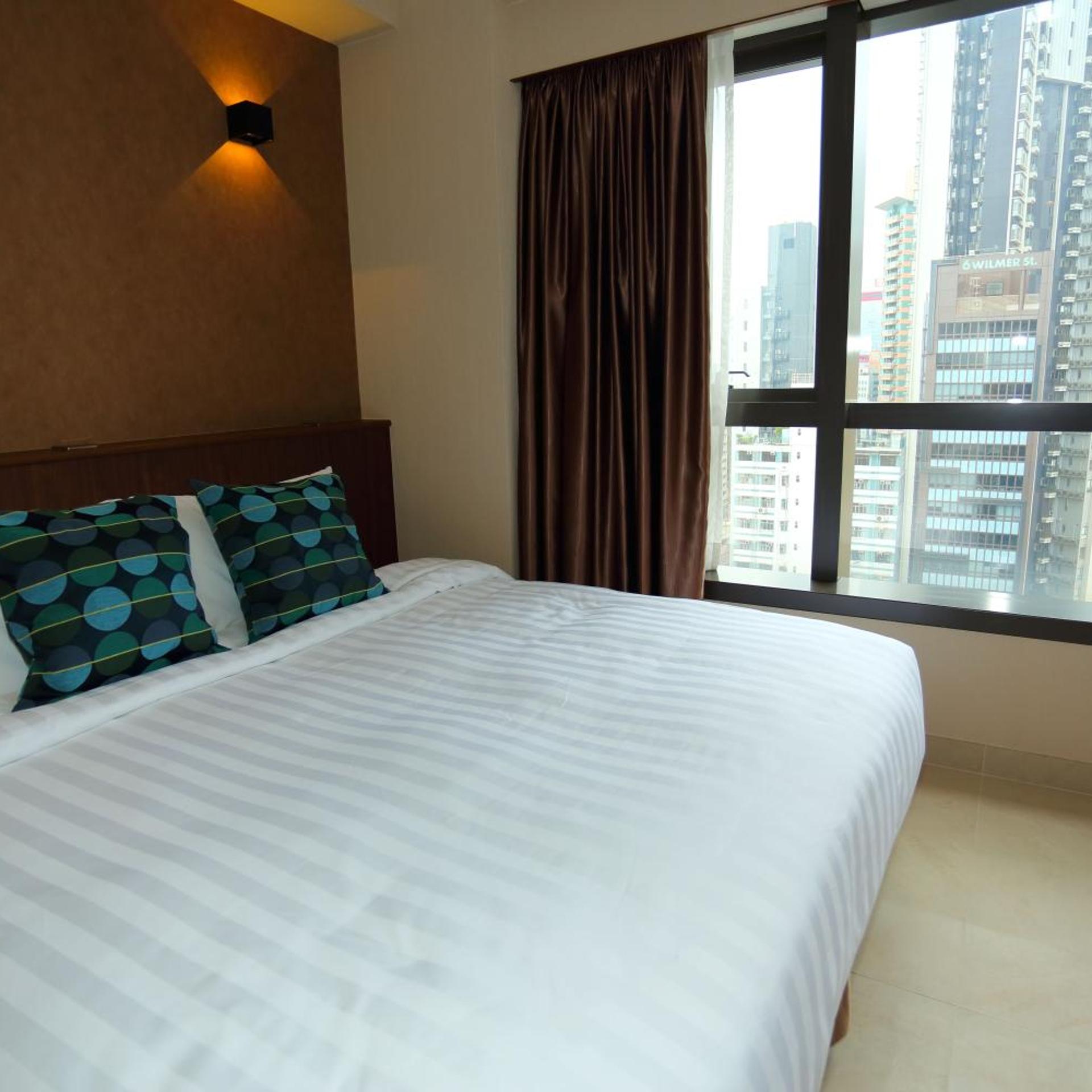 DELUXE, KING BED