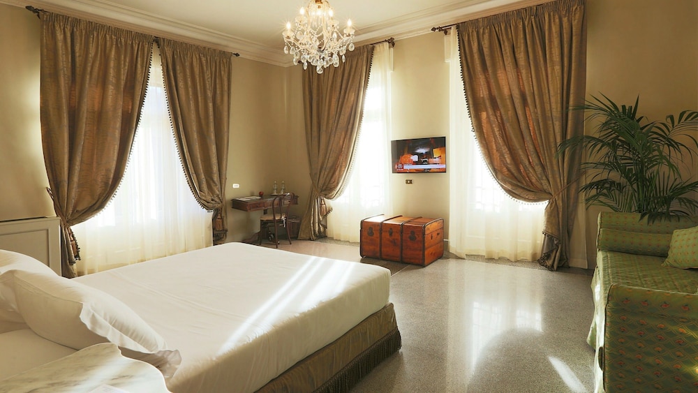 Hotel Locarno 9/73