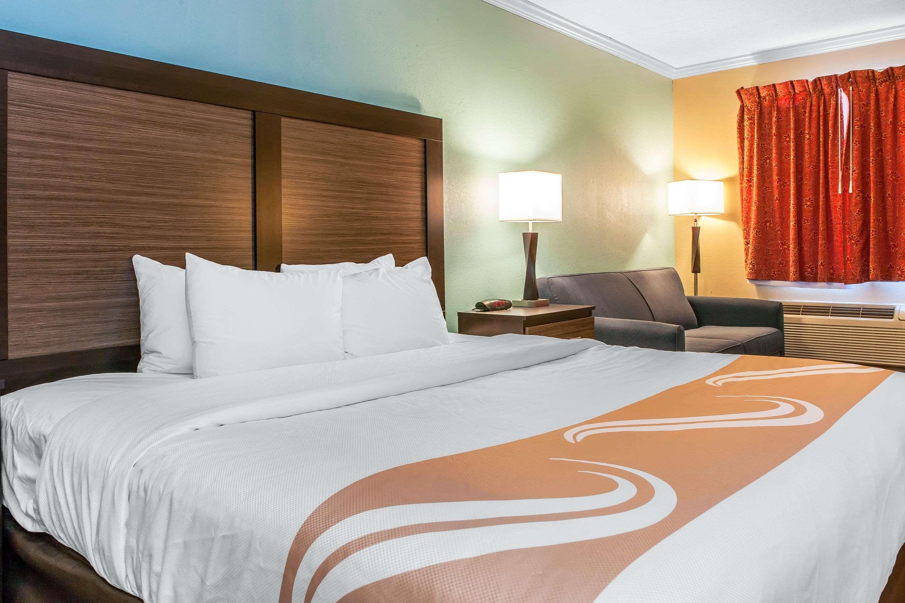Room, Queen Bed, Smoking, Accessible