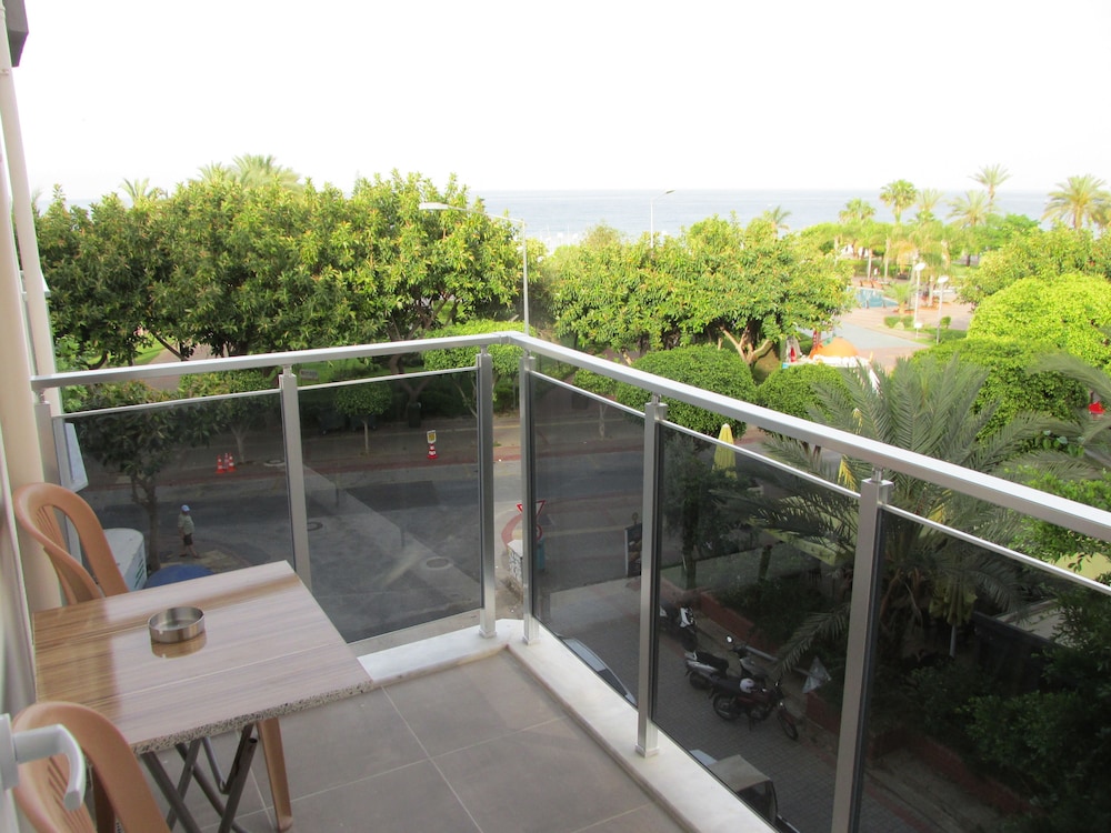 Aysev Hotel 14/42