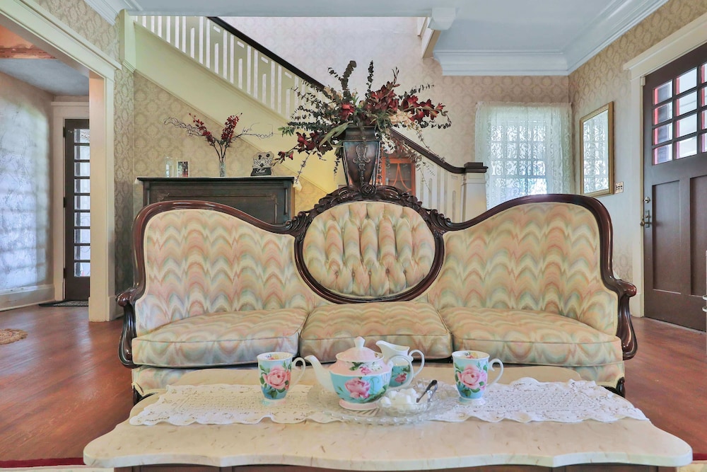 The Lancaster Manor Bed and Breakfast 5/50