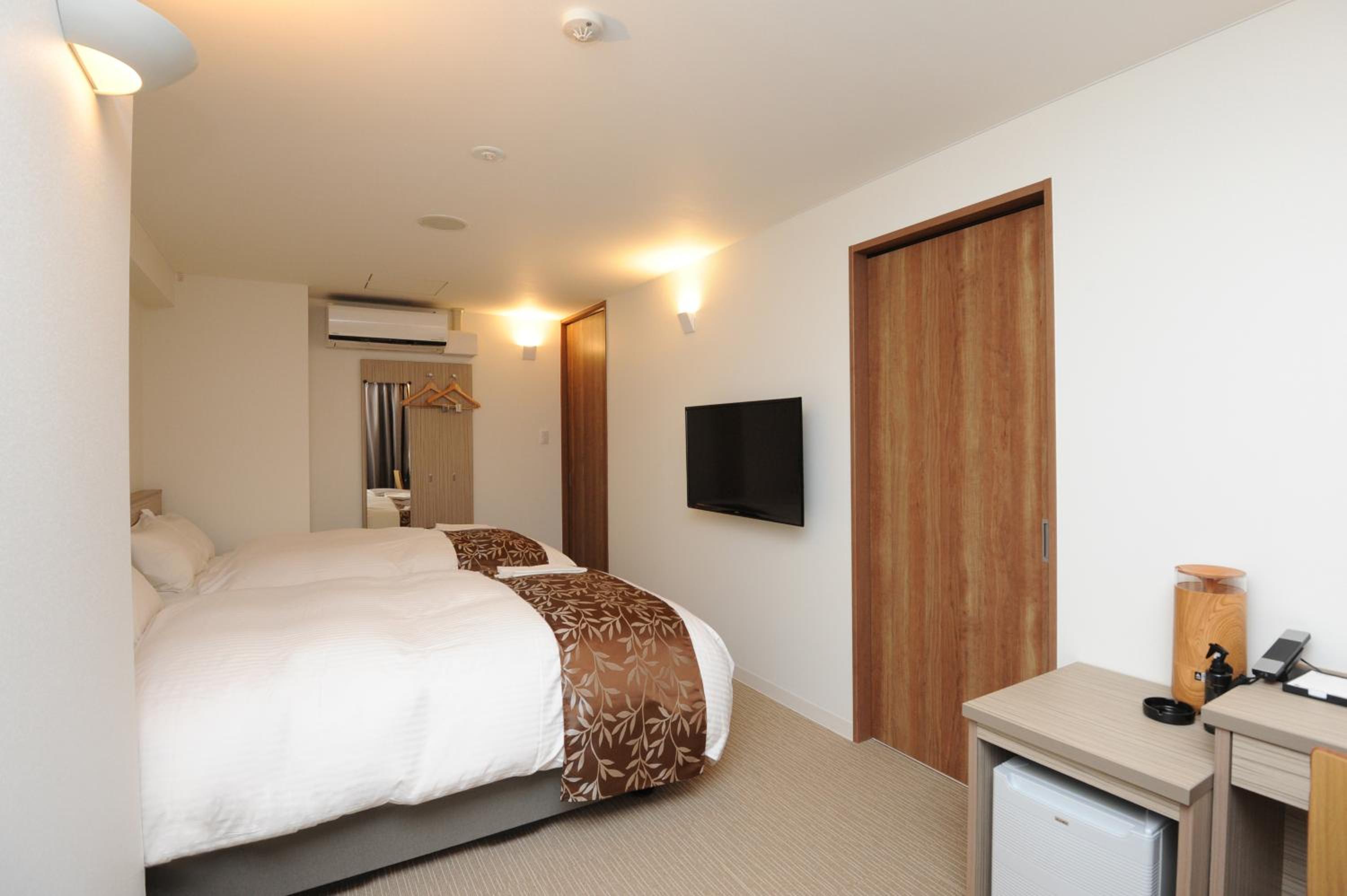 Room, Twin Beds
